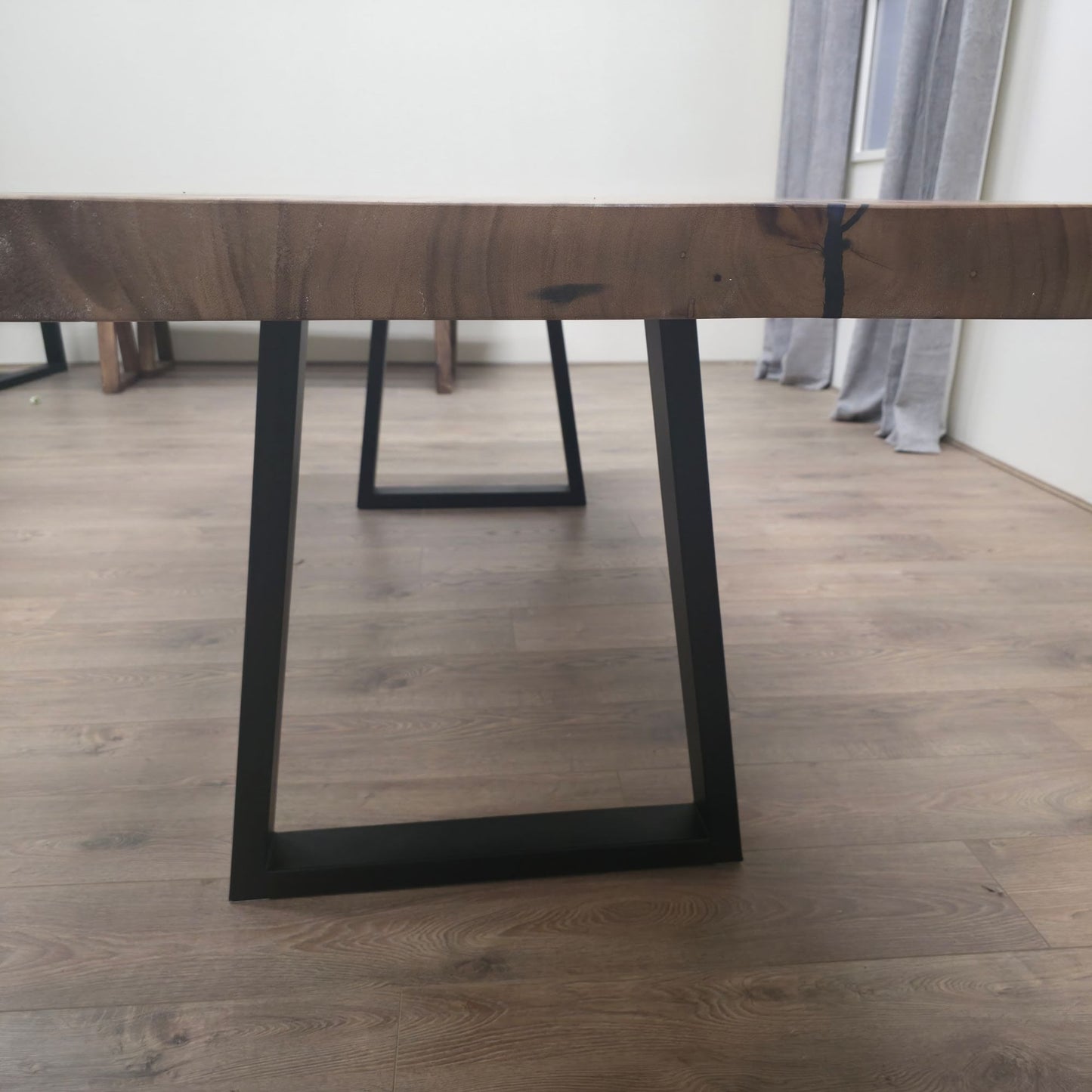 Tavolo da pranzo in noce indiano con bordo vivo, 239 cm x 91 cm